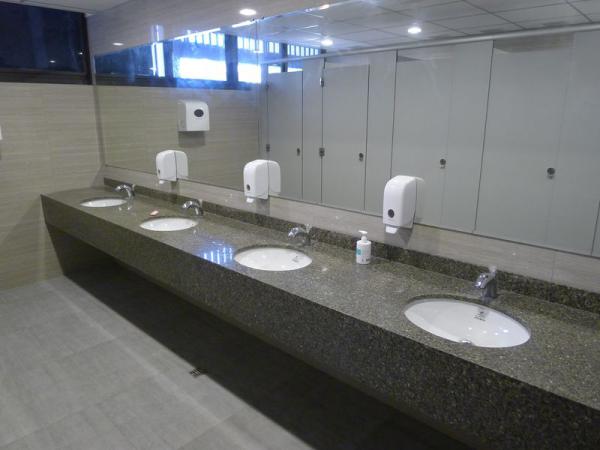 凱撒中崙飯店公共廁所